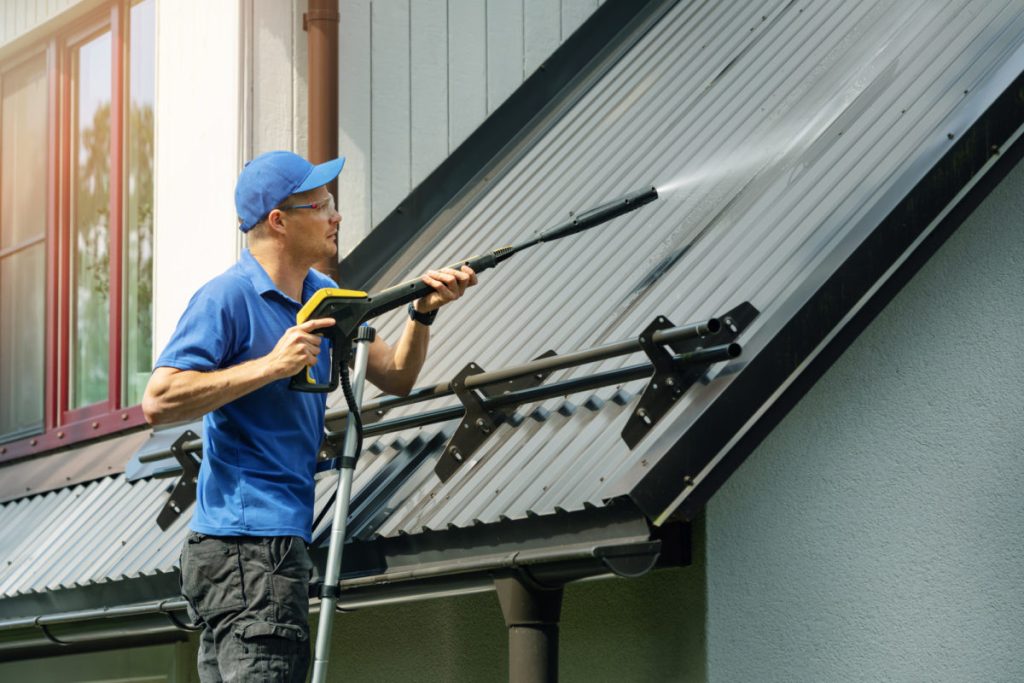 Roof algae removal Long Island
